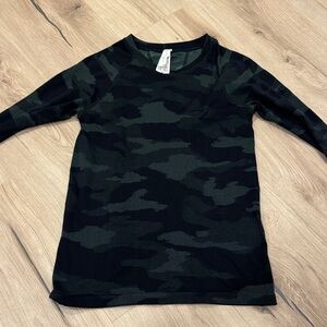 Athleta Green Camouflage Long Sleeve Tee